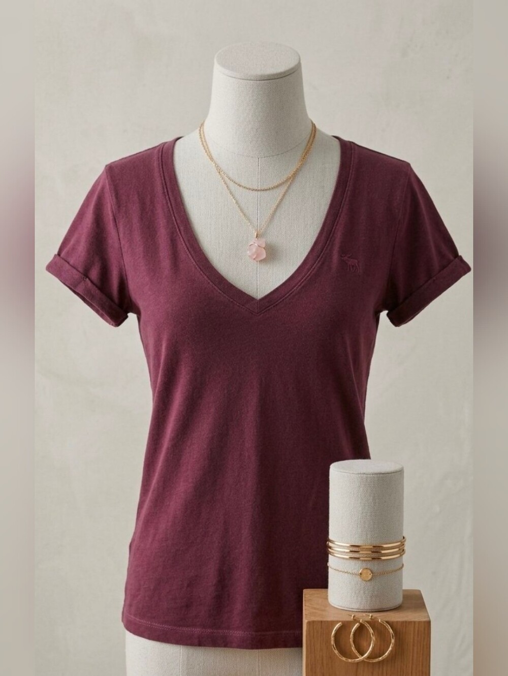 Y2K Vintage Abercrombie & Fitch Maroon Short Sleeve V-Neck T-Shirt - Medium